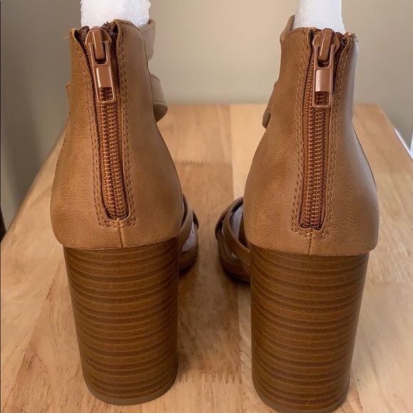 Chunky heel sandal - Picture 5 of 5